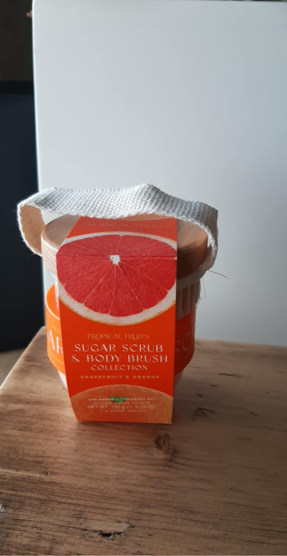 Body scrub met borstel Oranje