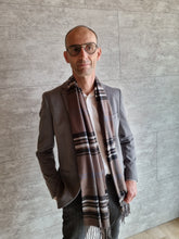 Afbeelding in Gallery-weergave laden, Taupe sjaal met strepen zwart/beige
